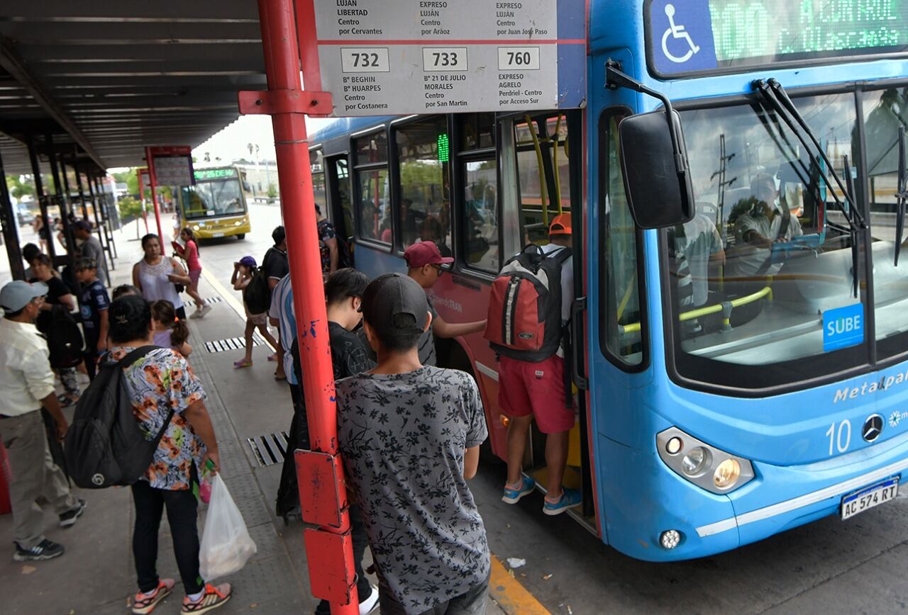 Aumento del pasaje de micros en Mendoza. Orlando Pelichotti / Los Andes