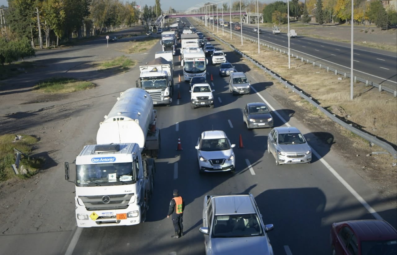 Demoras por controles en Acceso Sur a la altura de Rawson - 