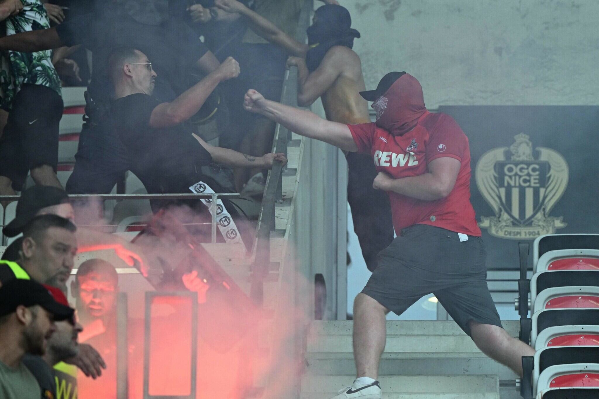 Tanto en las inmediaciones del estadio como en las tribunas, hinchas franceses y alemanes se cruzaron. / Gentileza.