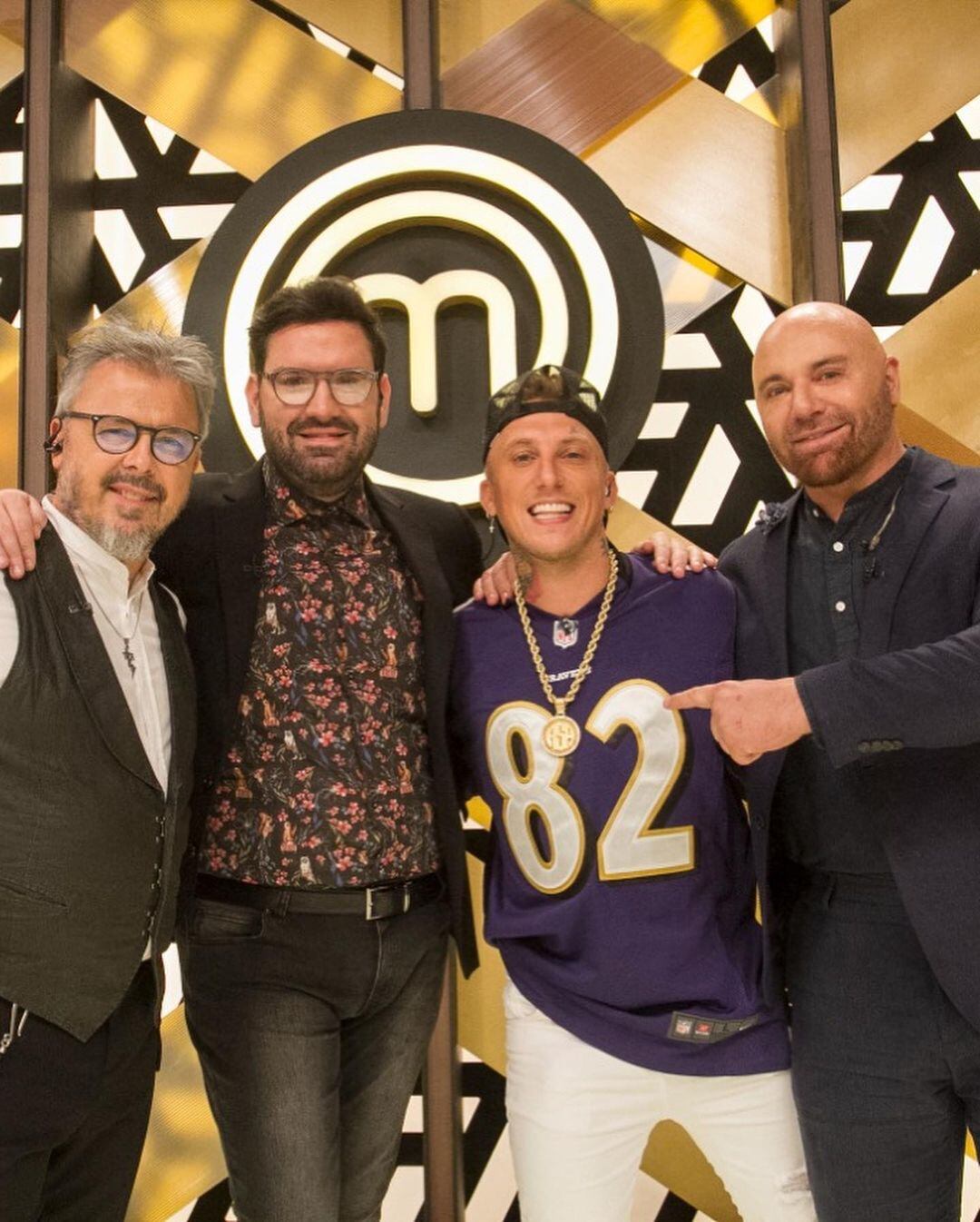 El Polaco fue de visita a Masterchef y los hizo bailar y cantar a todos con su música.