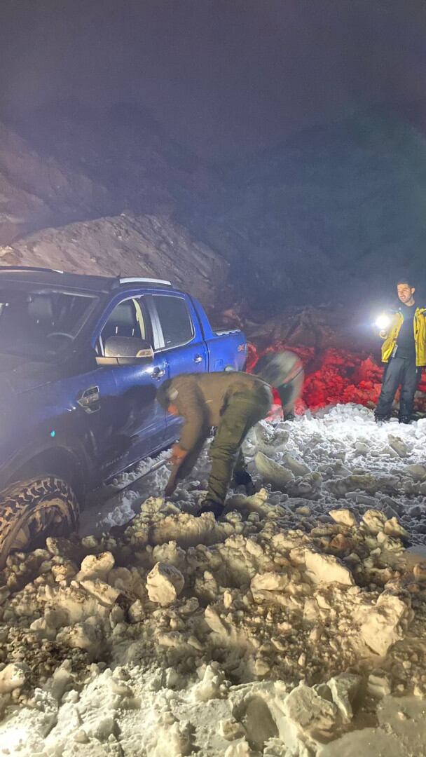 Exitoso rescate de ocho adultos y dos menores de edad, en las adyacencias del “Cerro Bonilla”. Foto: Gendarmería Nacional Argentina