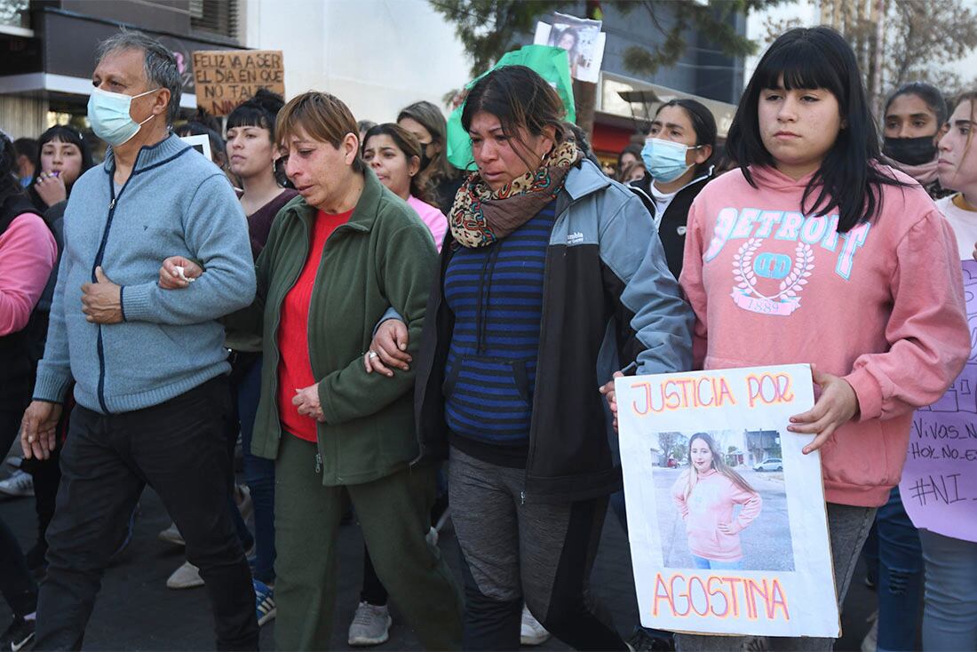 En San Martín, familiares y amigos de Agostina Trigo marcharon por las calles del centro para pedir Justicia.
Agustina fué encontrada sin vida en un galpón abandonado en el distrito Buen Orden de San Martín.
Foto: José Gutierrez/ Los Andes