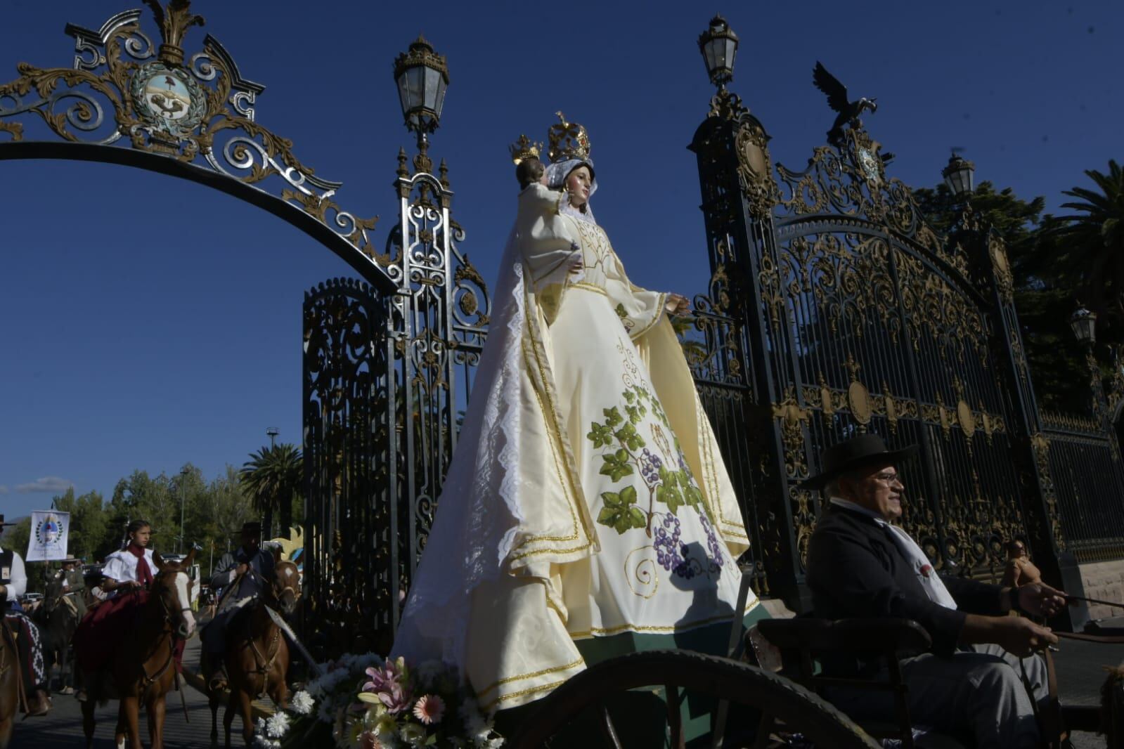 Carrusel 2023: el color y la tradición vendimial en las calles de Mendoza (Foto: Orlando Pelichotti / Los Andes)