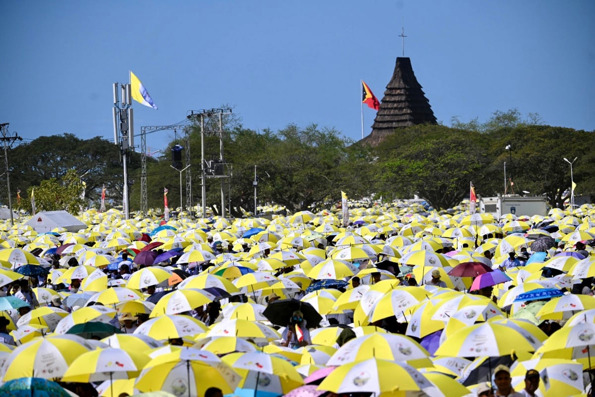 El papa Francisco en su gira por Timor Oriental con récord de convocatoria popular - EFE/EPA/ALESSANDRO DI MEO