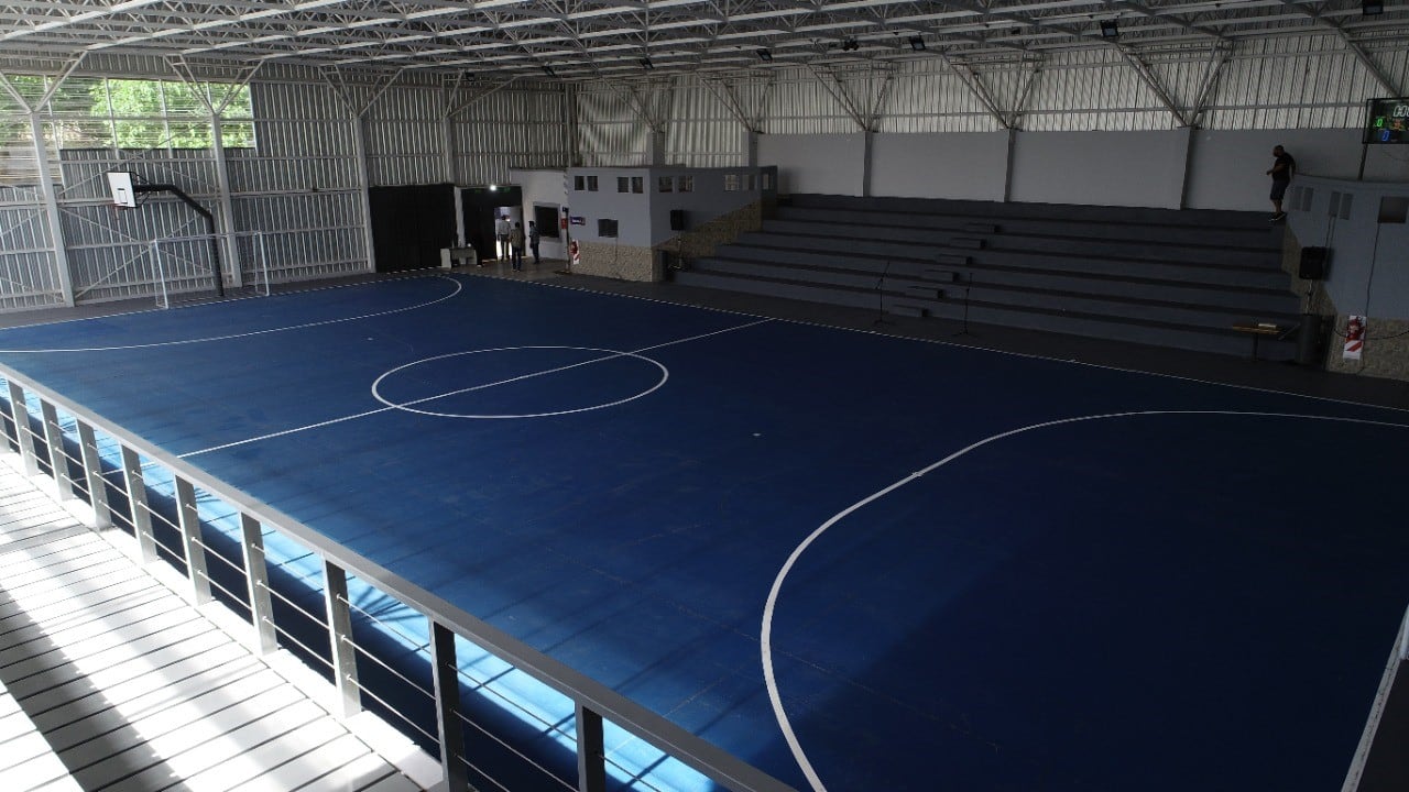 Moderno interior del estadio de Villa Hipódromo.