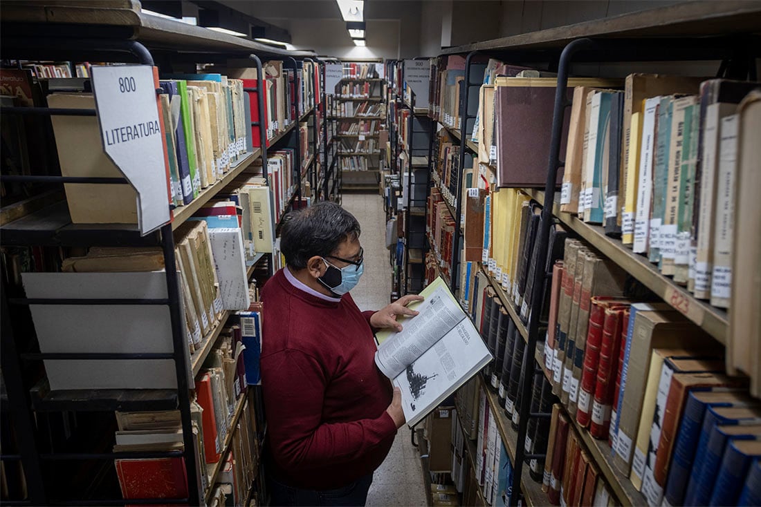 La Biblioteca Gral. San Martin cumple 200 años 
Bibliotecario Rodolfo Bustos 
Foto: Ignacio Blanco / Los Andes  