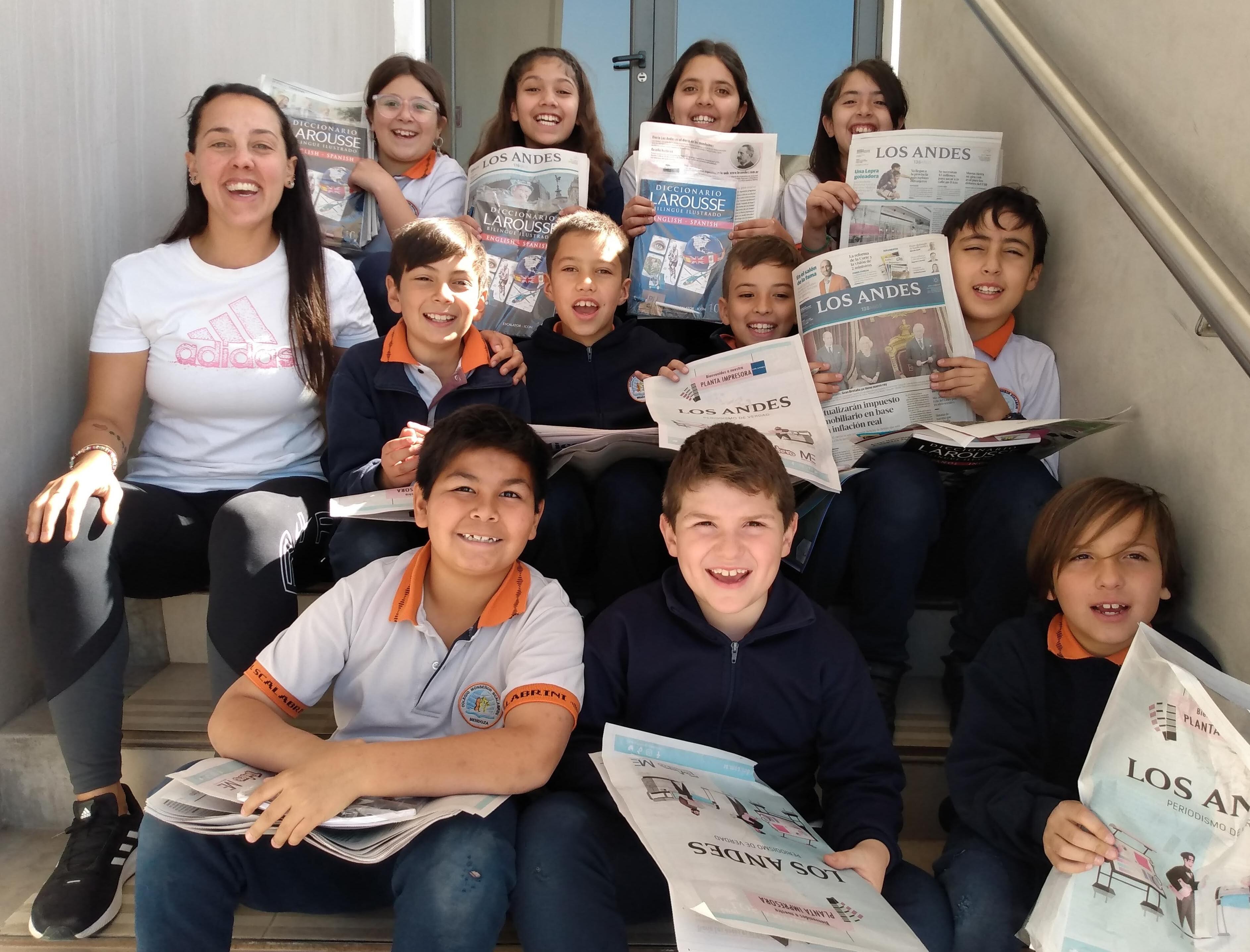 Pili, Marti, Alber, Alma, Fran, Facu, Rami, Santi, Mateo y Augusto, acompañados por Natividad Pena.

