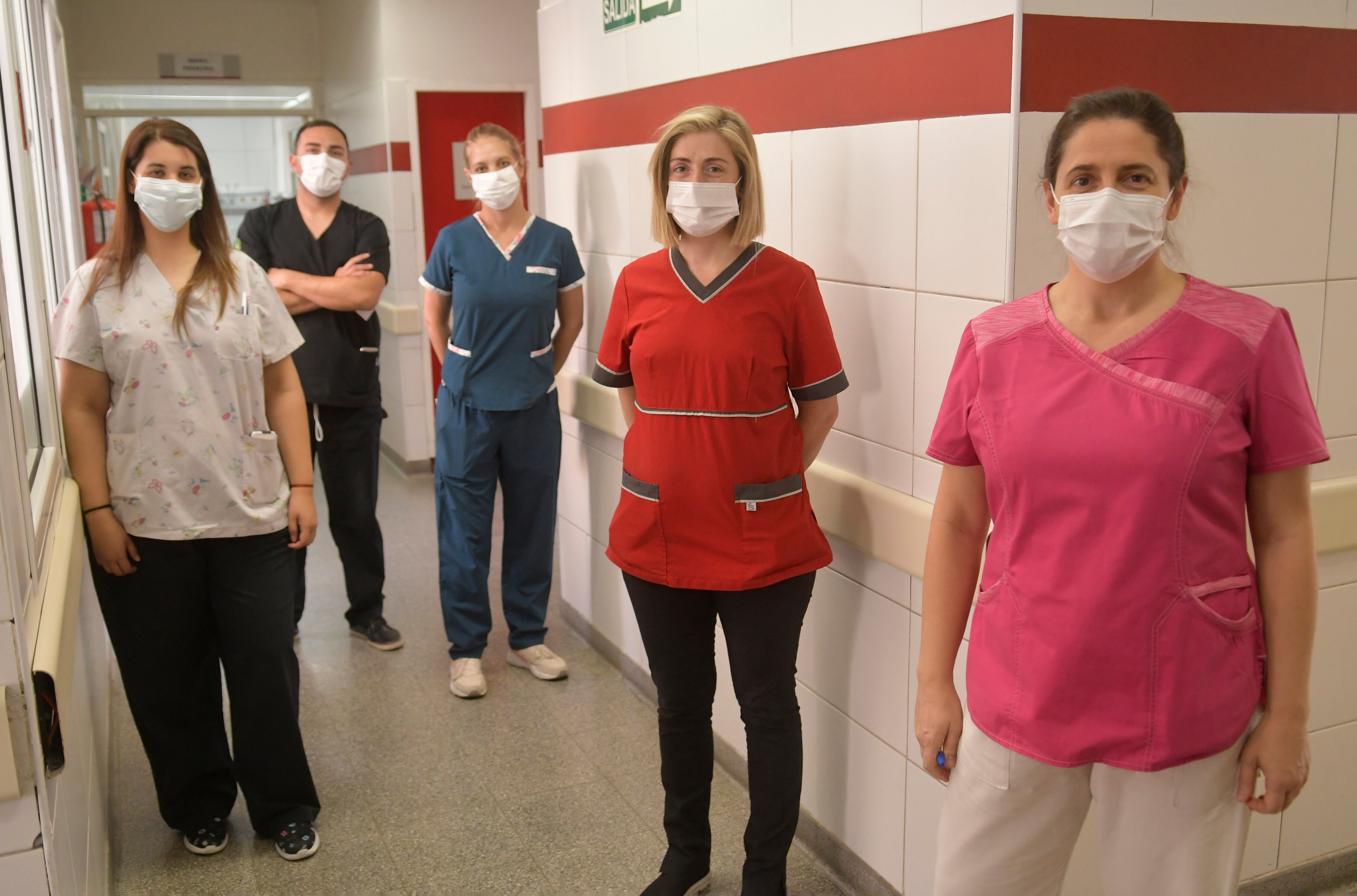 Un alto para la foto. Desde el Sector Covid. Todos son esenciales en la lucha contra el virus. Todos están comprometidos con la vida.