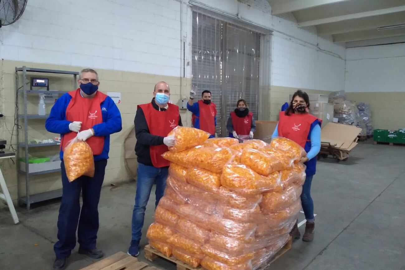 Alrededor de 70 colaboradores eligen asistir a la Fundación Banco de Alimentos Córdoba. Foto: Aguas Cordobesas