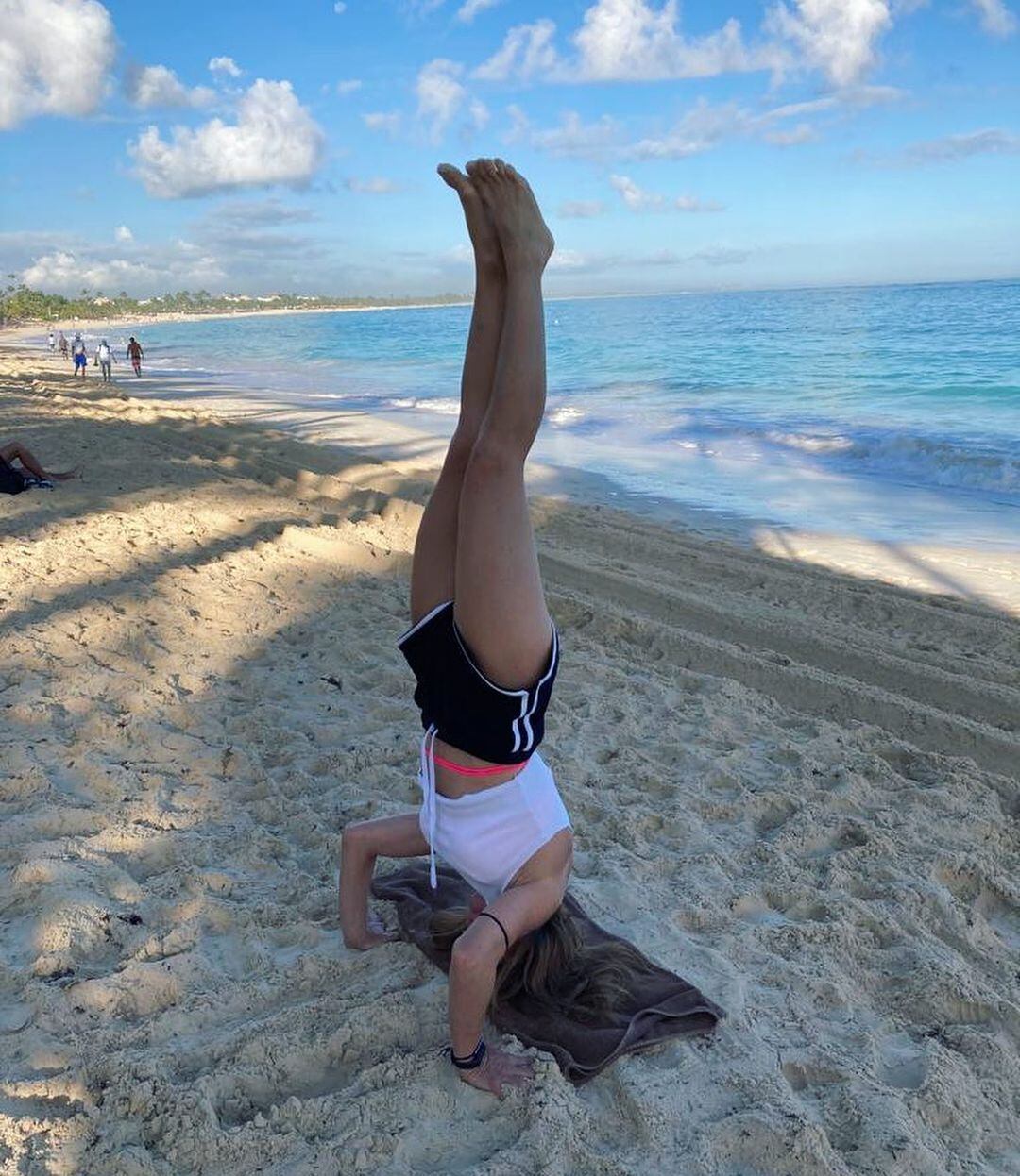 Soledad Pastorutti, sensual en sus vacaciones familiares en el mar