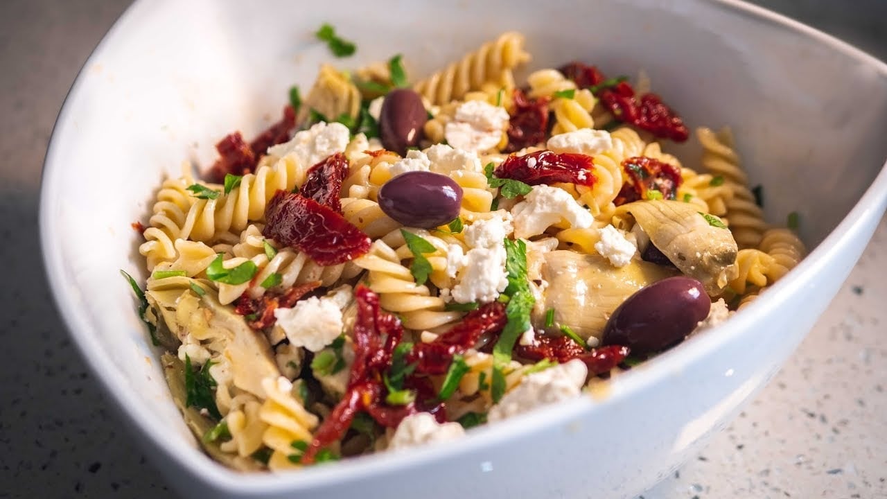 Ensalada griega de fideos.