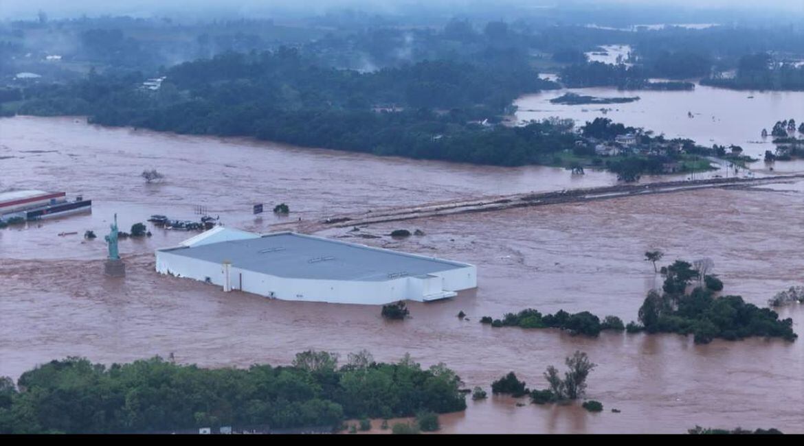 Al menos 66 muertos y 101 desaparecidos en Brasil por las inundaciones: las impactantes imágenes de la catástrofe