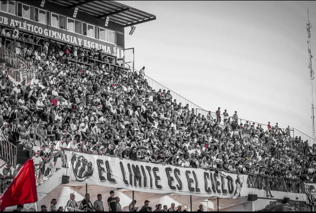 En los últimos partidos el Lobo ha contado con un impresionante apoyo de sus hinchas, que han colmado el Legrotaglie.