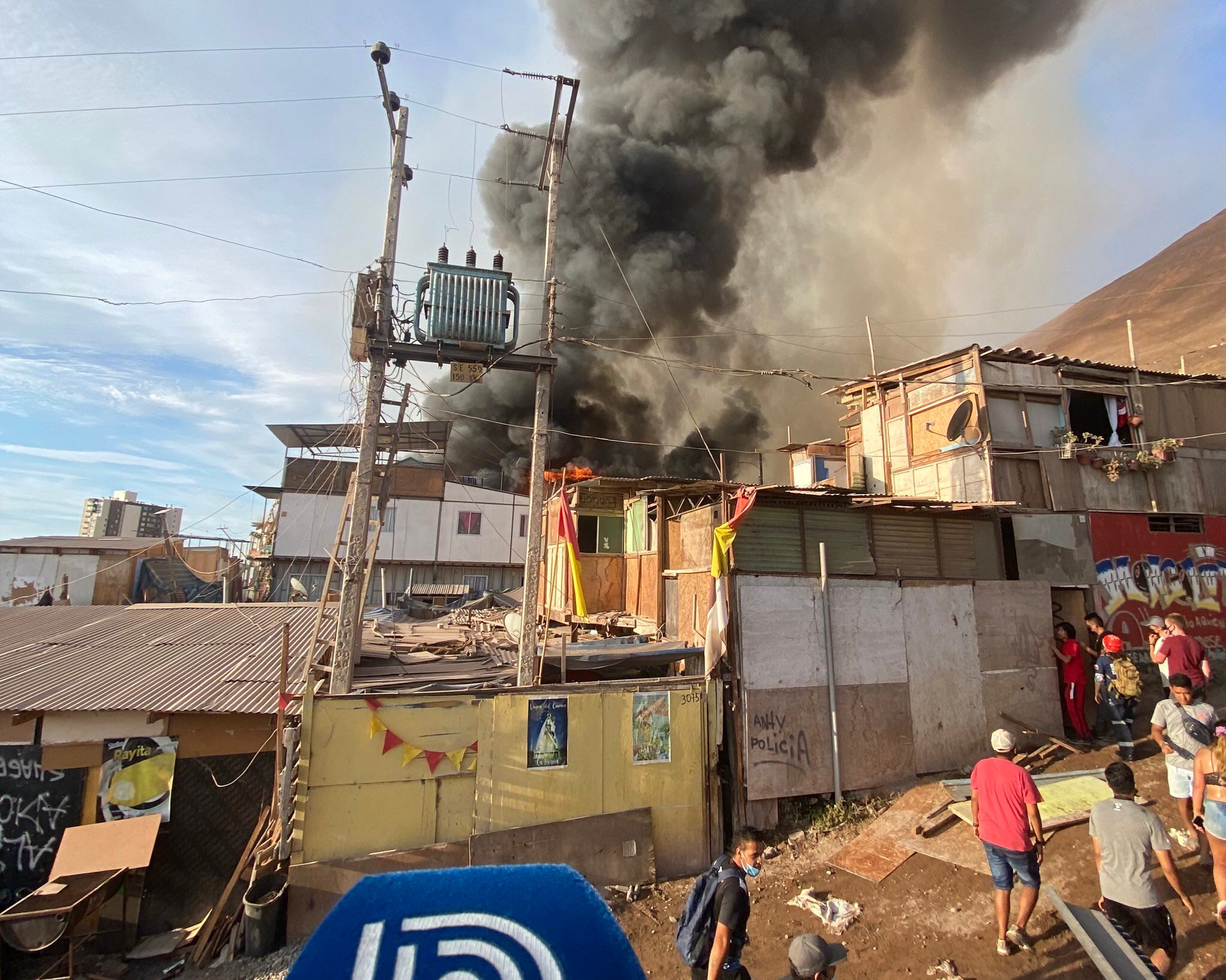 El siniestro estalló pasado el mediodía en un barrio humilde de Iquique, Chile.