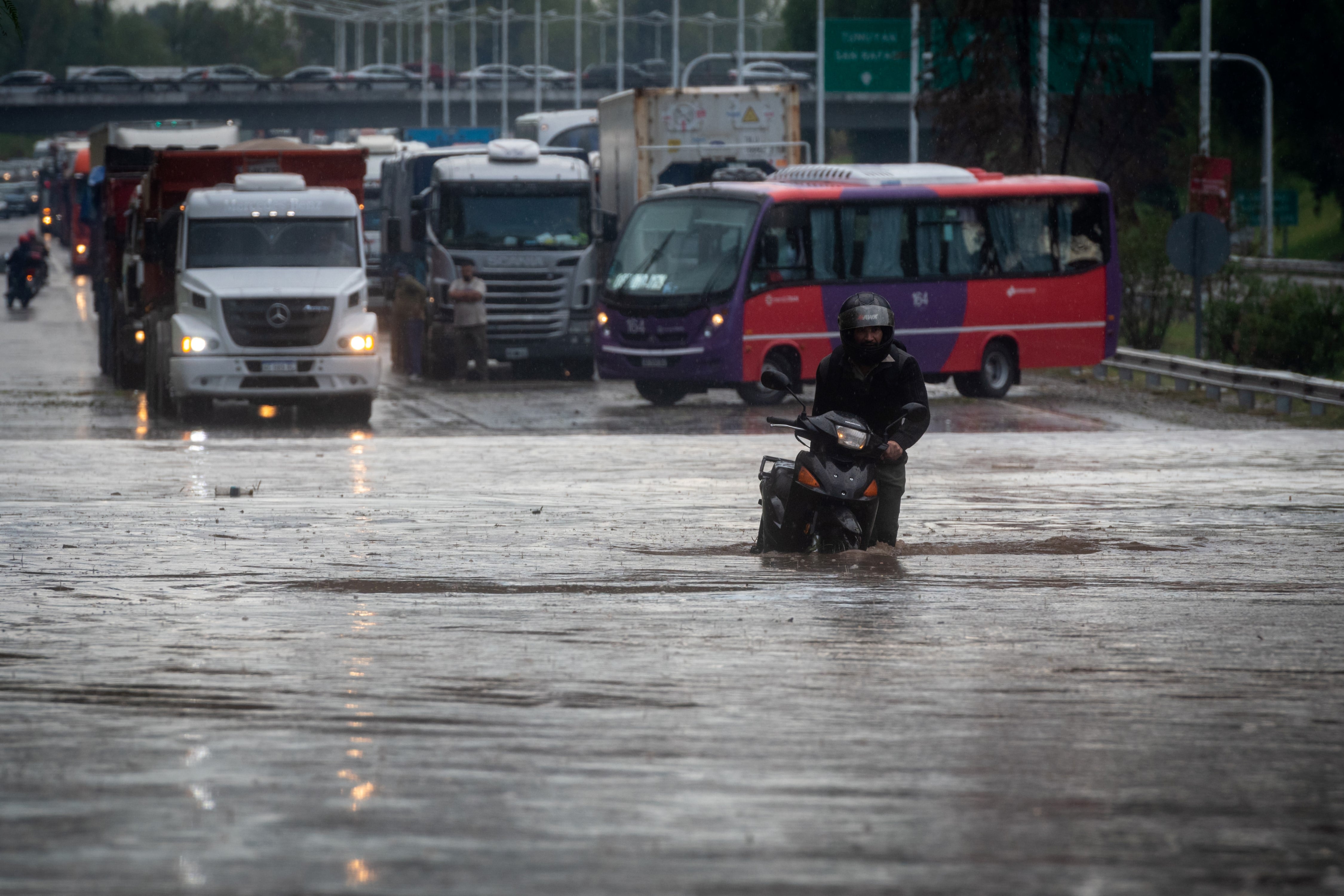 Acceso Sur anegado