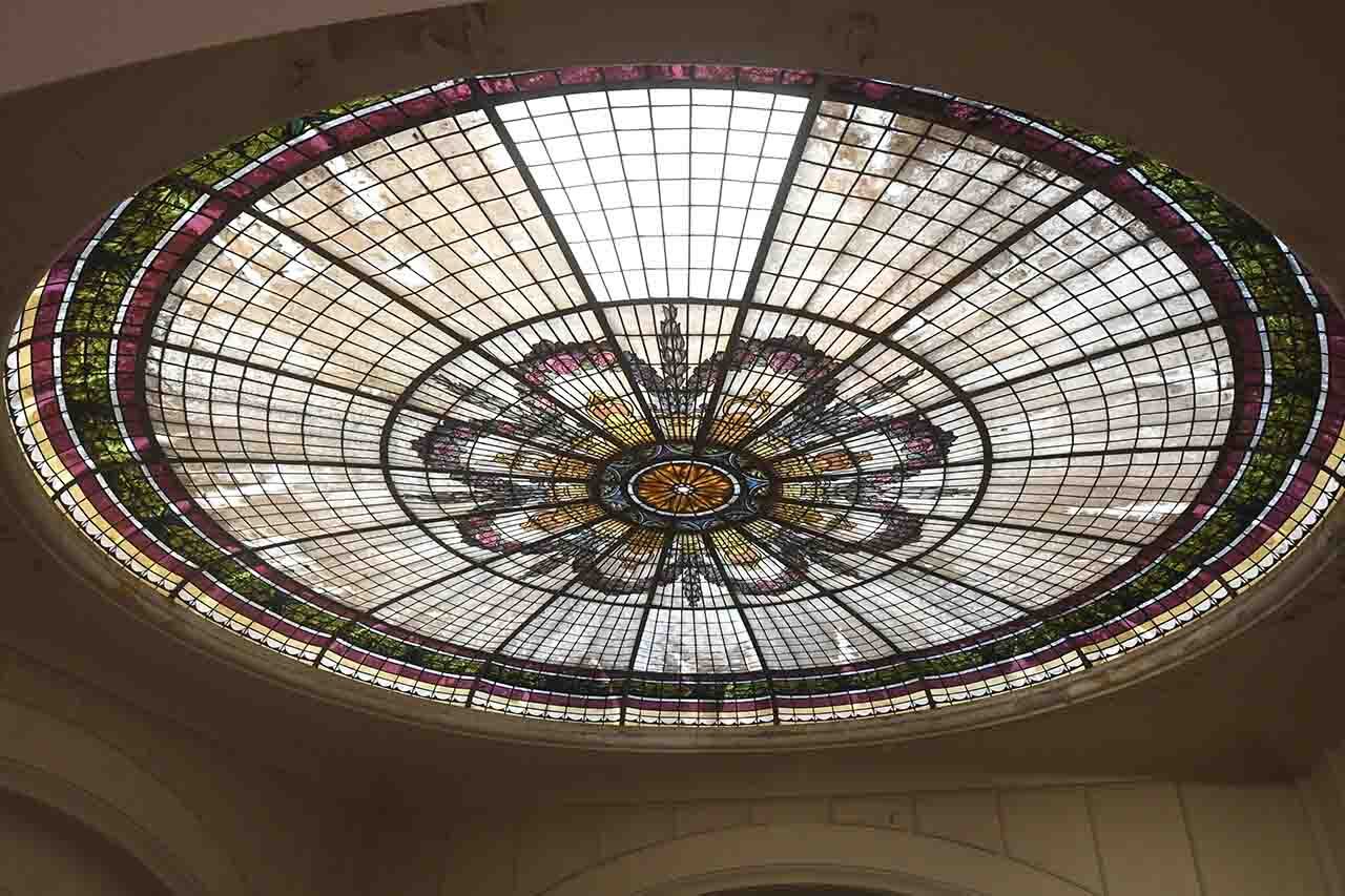 Comenzarán a restaurar vitrales, proyectan un restaurante en la terraza y un café temático dentro de la galería del Pasaje San Martín, ubicado en San Martín y Peatonal Sarmiento de Ciudad y tambien restaurarán los tres ascensores ingleses
Foto:José Gutierrez / Los Andes