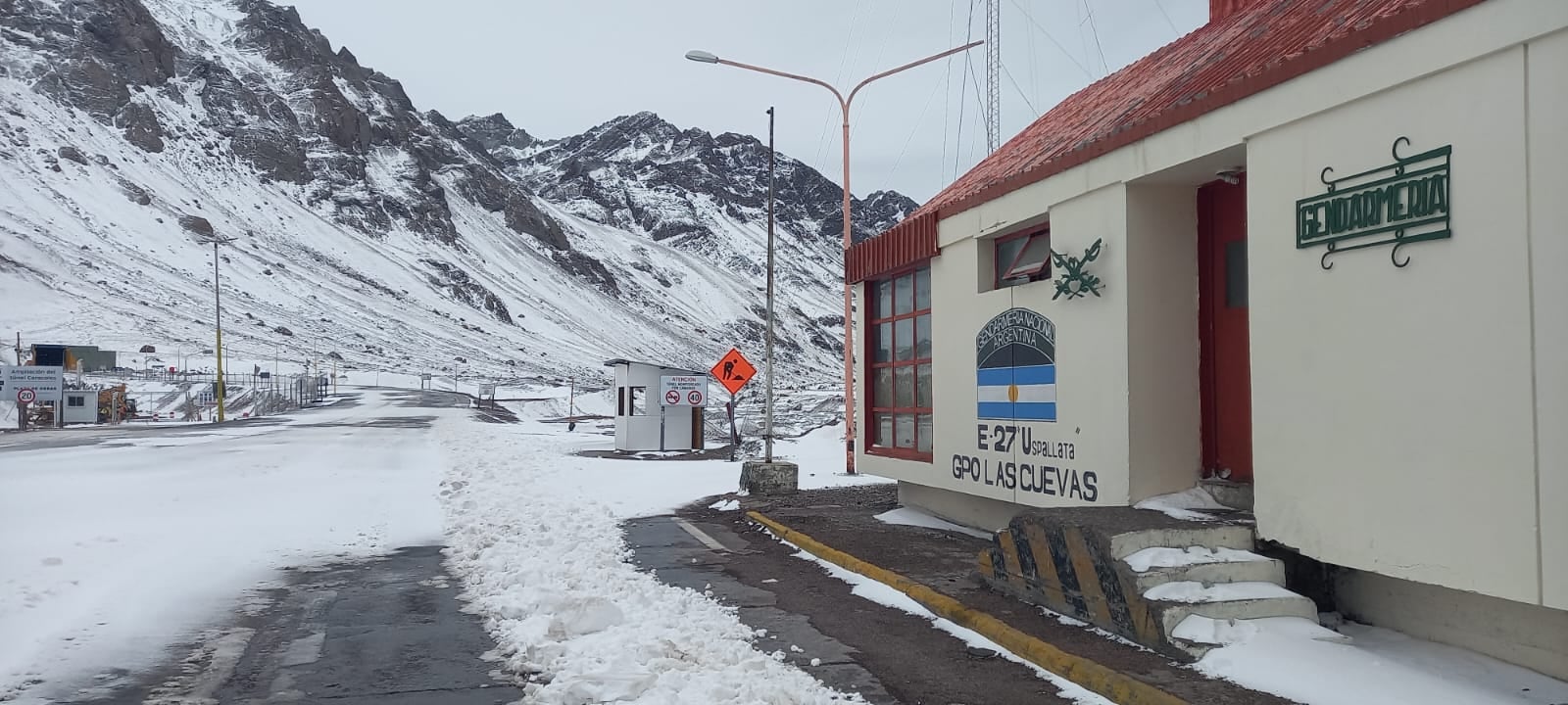 Nevada en Las Cuevas. Cierre del paso Cristo Redentor. / Gentileza Gendarmería