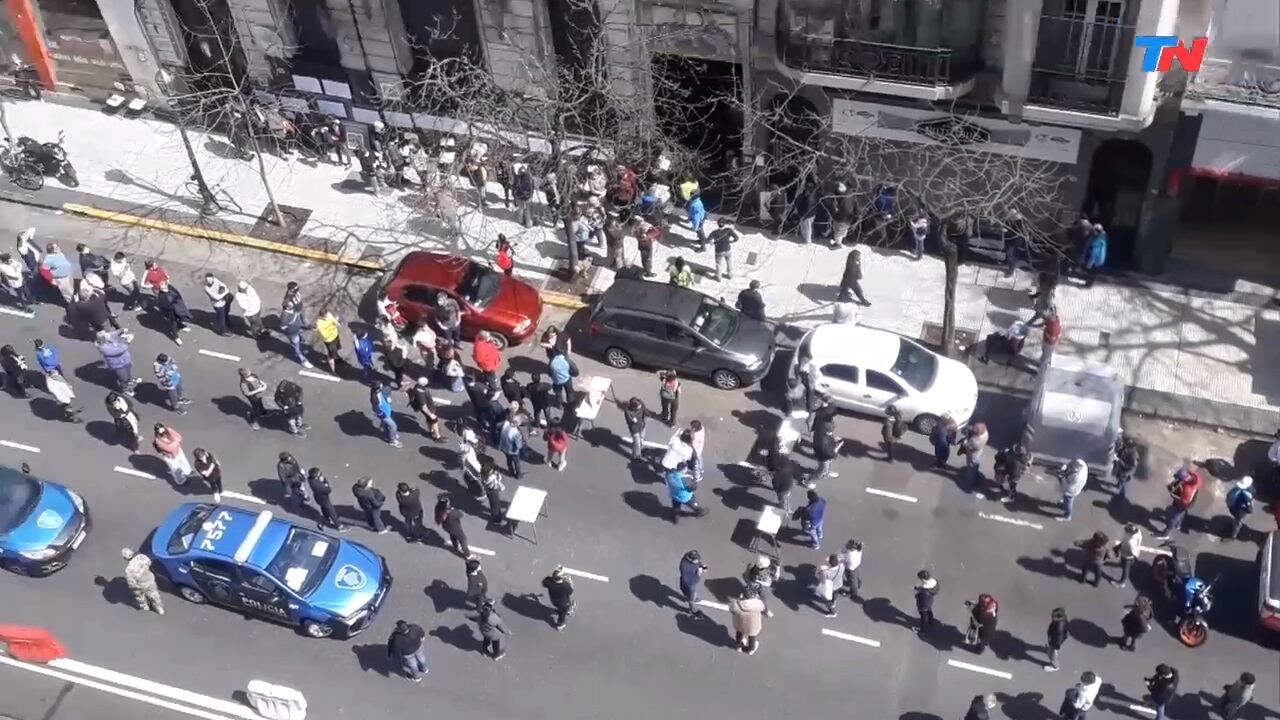 Demoras en dos escuelas debido a muertes de adultos mayores en Córdoba y Buenos Aires. / Gentileza: TN