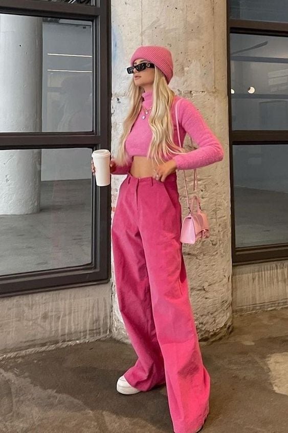 Looks para ir a ver a Barbie: total pink