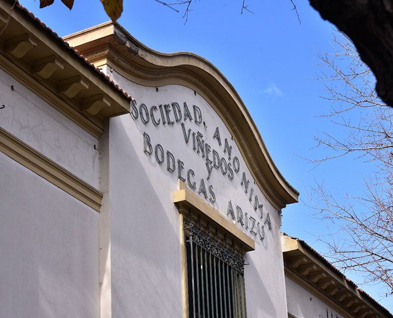 El hermoso edificio de San Martín 1515, en Godoy Cruz.