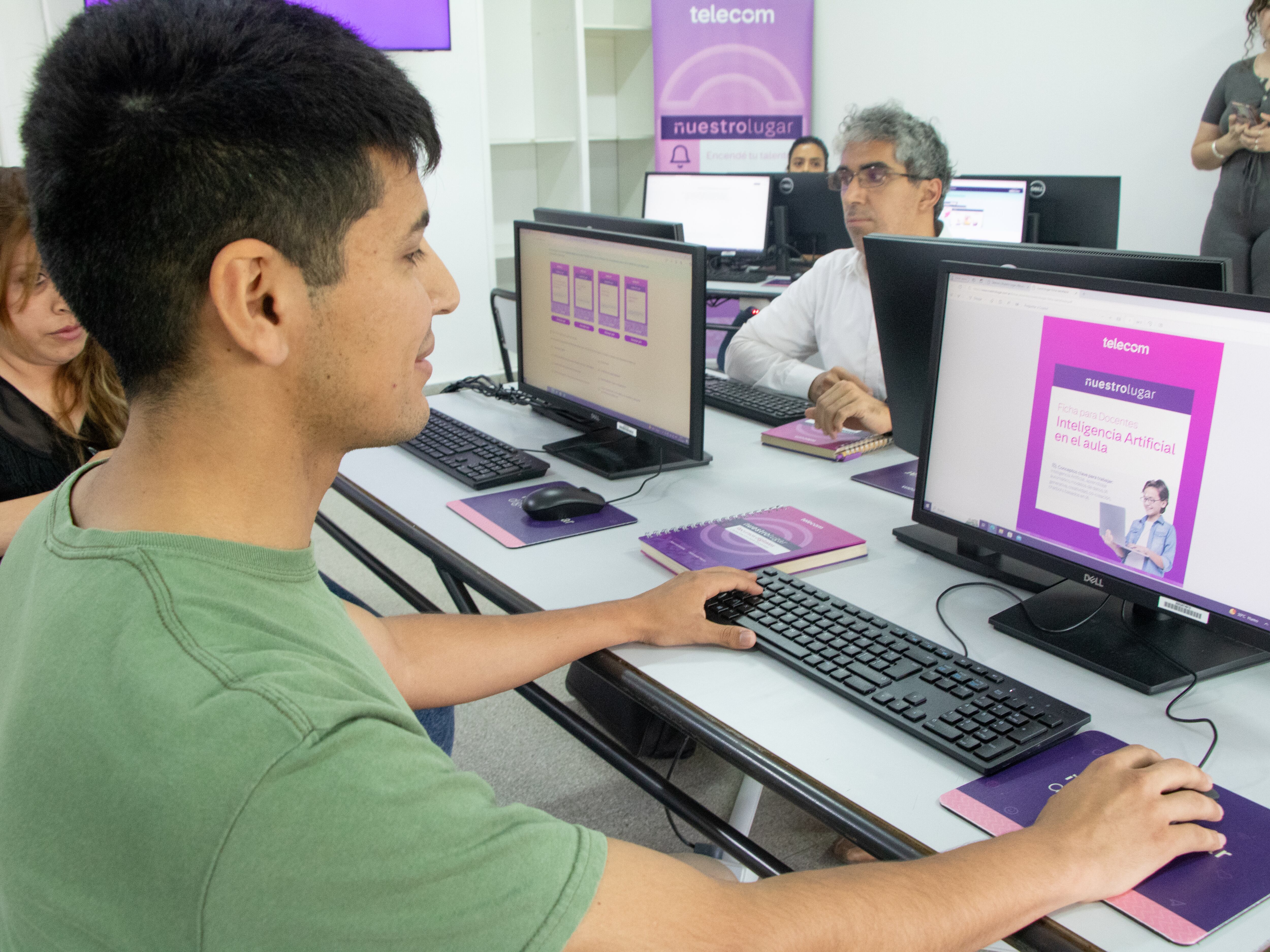 Talleres virtuales gratuitos para docentes sobre inteligencia digital: cómo inscribirse