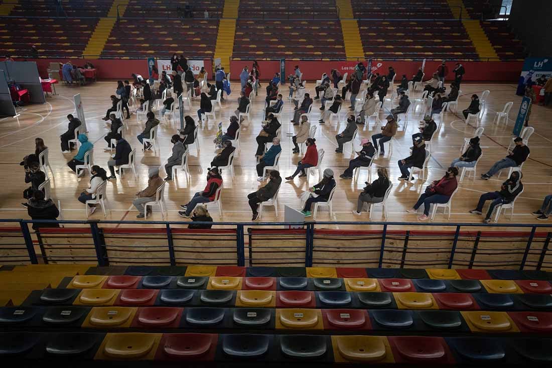 La vacunación transcurre de forma ordenada y sin sobresaltos en los 19 centros de Mendoza.