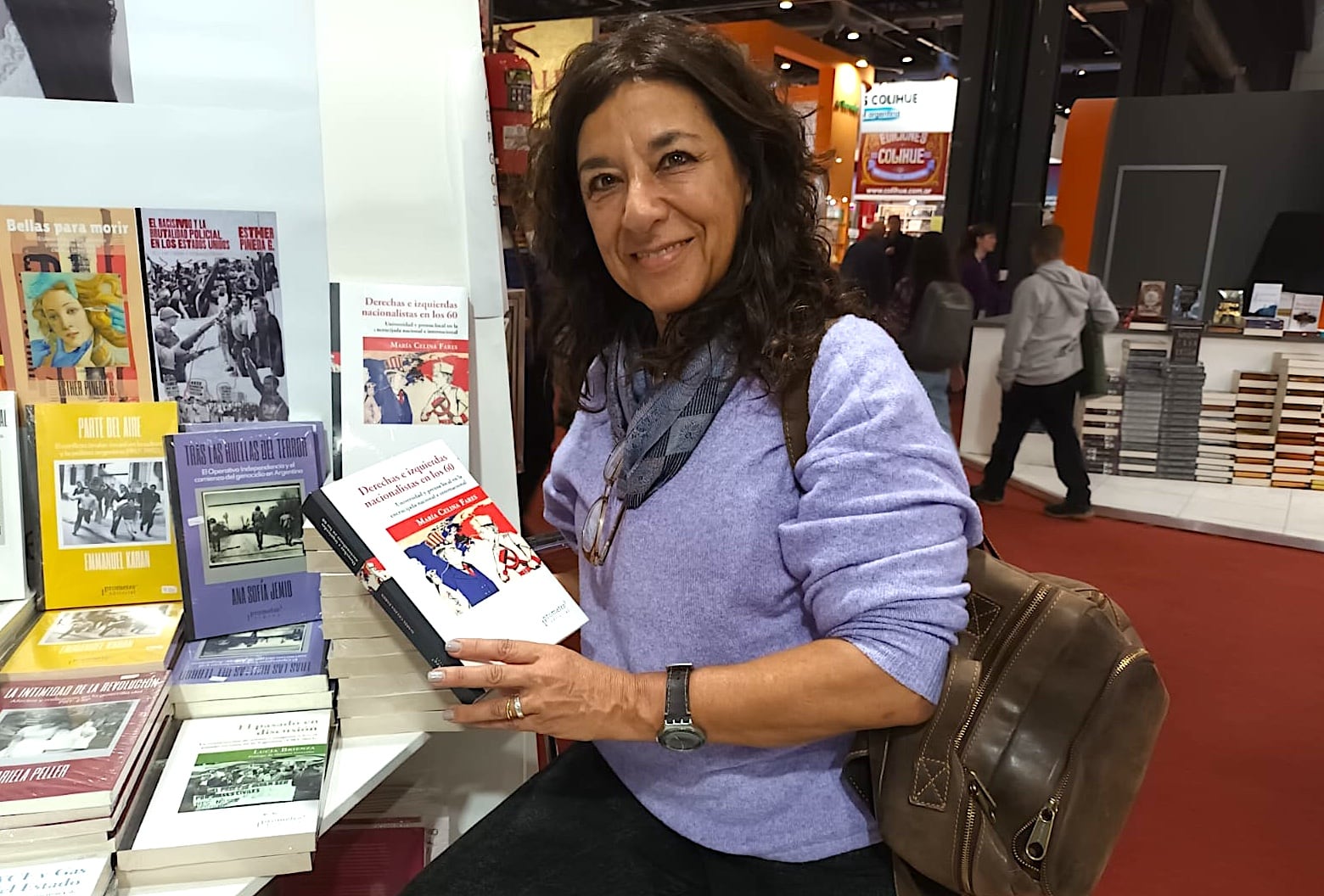 La autora mendocina María Celina Fares presenta "Derechas e izquierdas nacionalistas en los 60" en la Feria del Libro de Mendoza.