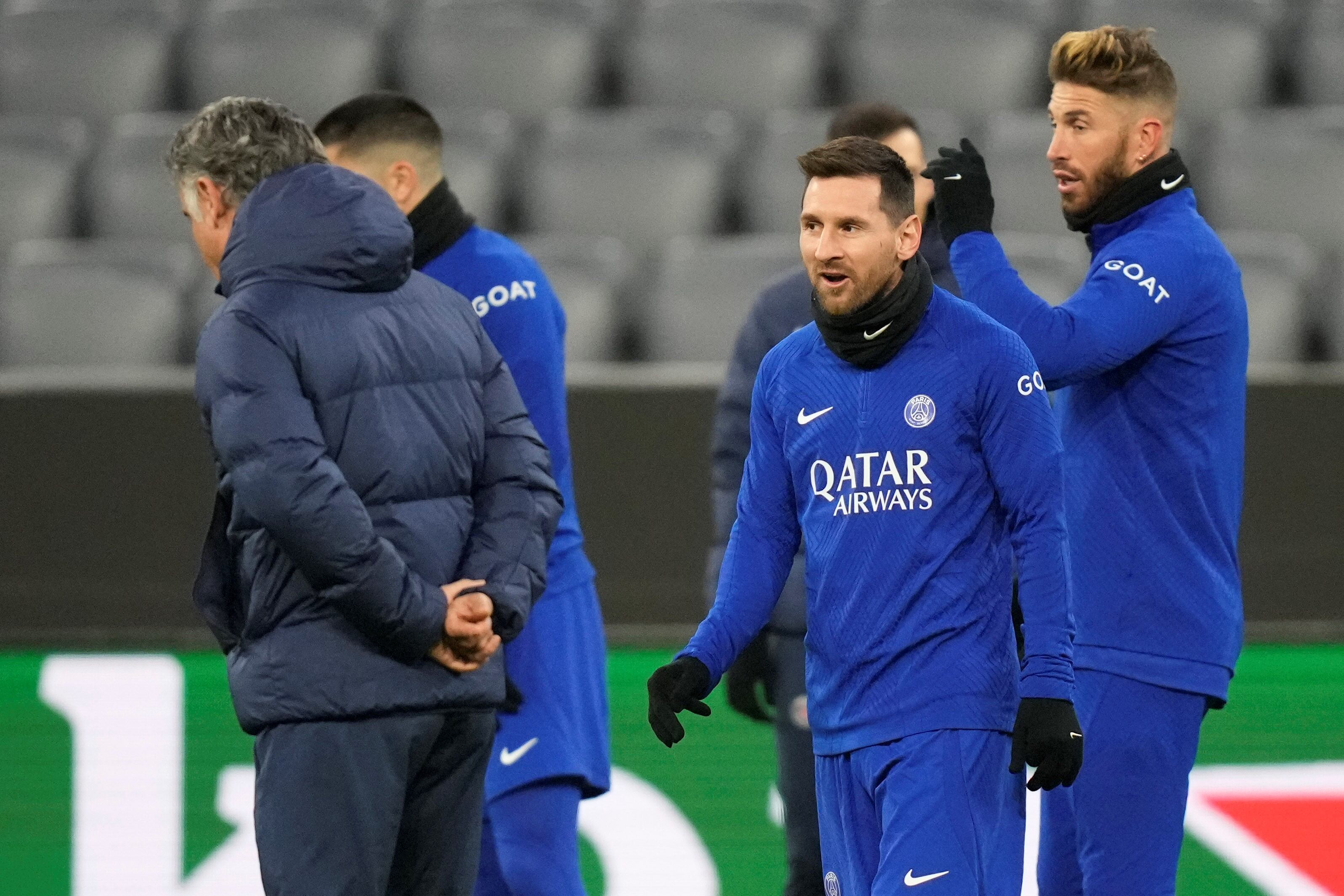 Galtier durante el último entrenamiento del PSG junto a Messi (AP)