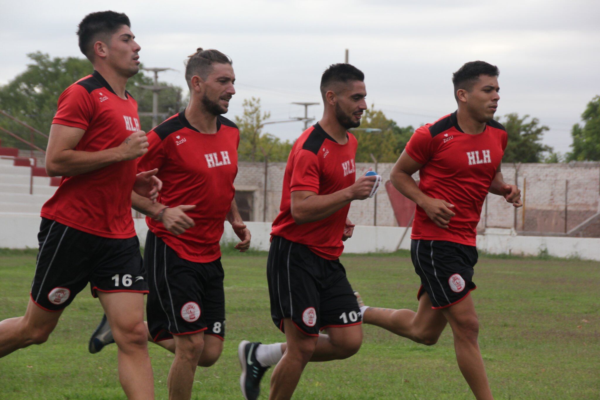 Hasta el momento llegaron 5 jugadores y falta cerrar a Aracena. / Prensa Huracán