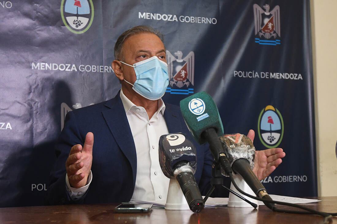 Conferencia de prensa  del Ministro de Seguridad de la provincia de Medoza Raúl Levrino en el Ministerio de Seguridad, por el tema del Jefe de la policia de Mendoza Roberto Munives envuelto en una polémica por el ascenso al cerro Aconcagua de su pareja.
Foto: José Gutierrez / Los Andes 