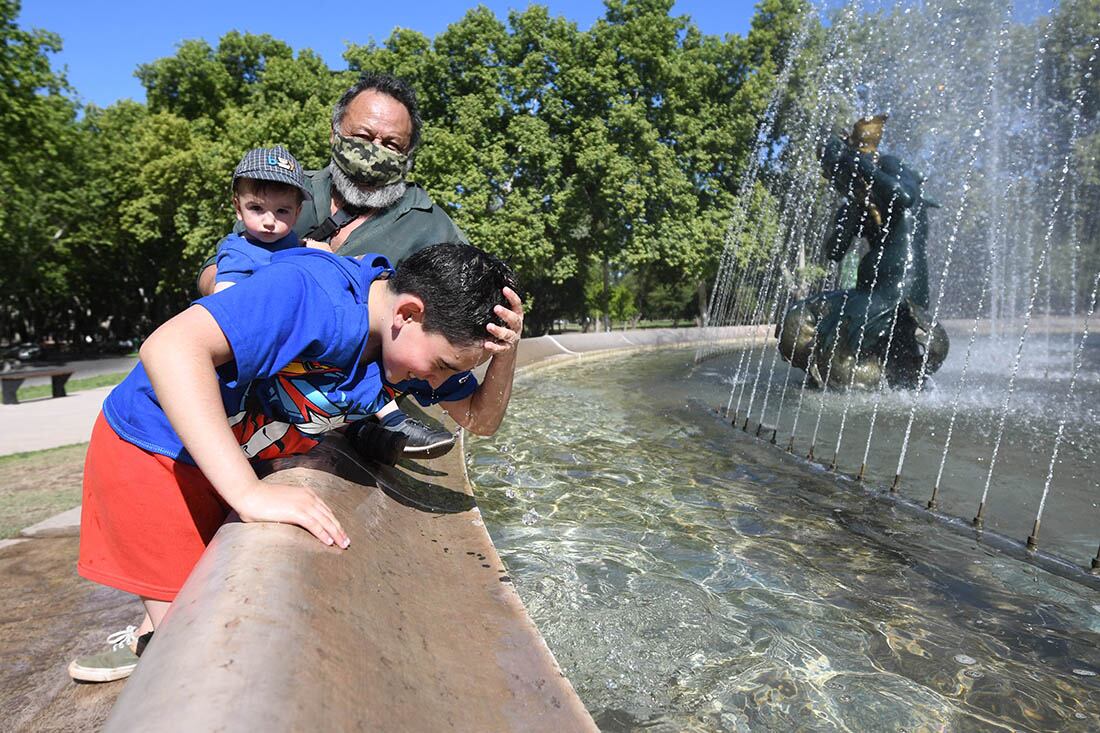 El calor no da tregua. Foto: José Gutiérrez / Los Andes.

