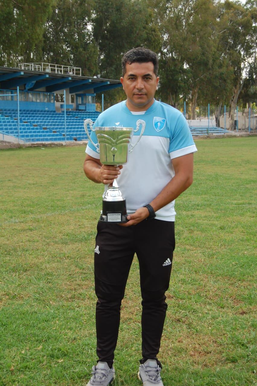 Rodrigo Alessandrello es el entrenador y uno de los protagonistas de una histórica marca de Gutiérrez en el fútbol mendocino. Gentileza Prensa Gutiérrez.