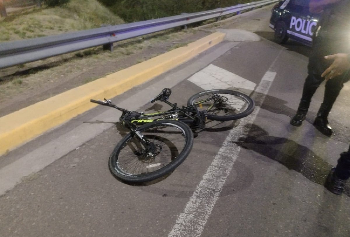 Accidente en Paso y Acceso Sur con un ciclista muerto tras ser atropellado (Gentileza Twitter @MATIPASCUALETTI)