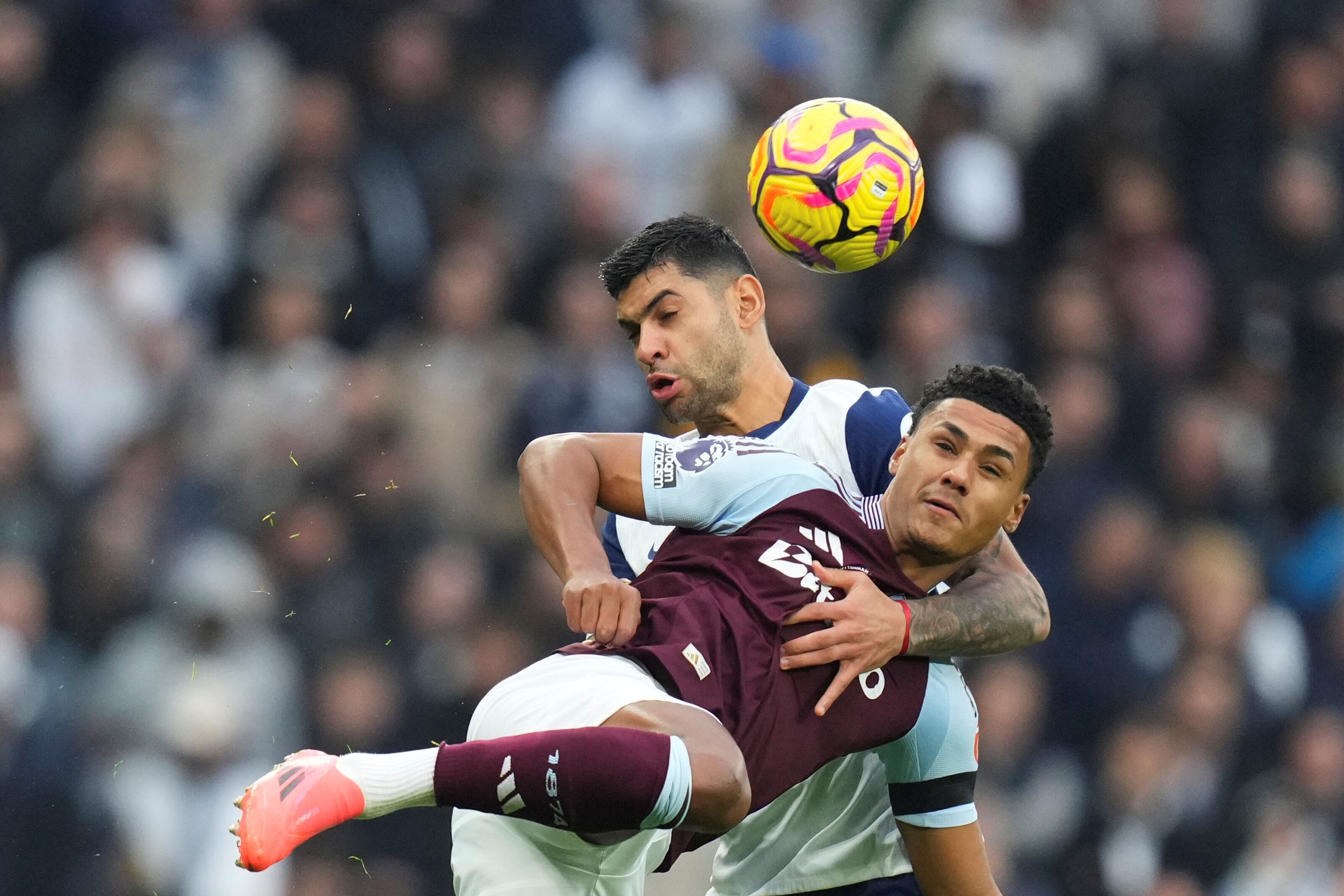 El Cuti Romero dejó la cancha a los 15 minutos del complemento, en la victoria del Tottenahm ante Aston Villa por un golpe. / Foto: AP