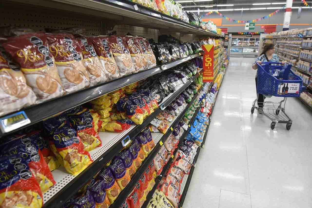 El gobierno tiene altas expectativas de que la inflación anual de precios no supere el 140%. Foto: Los Andes