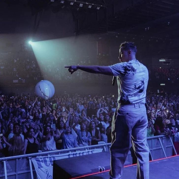 El artista se presentó como viene haciendo, en el Stadium Arena Maipú y encantó a miles de fans con su talento.