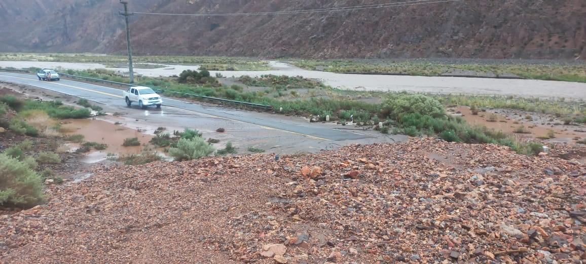 Se registraron al menos cuatro aludes de barro diferentes zonas de la ruta 7 | Foto: Gendarmería Nacional