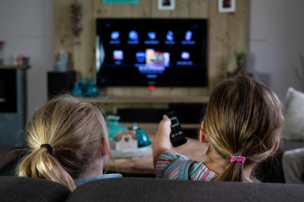 El electrodoméstico que consume más energía incluso estando apagado es el televisor.