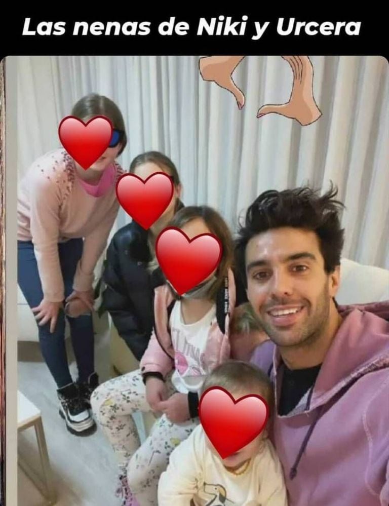 Manu Urcera con las hijas de Nicole Neumann. 