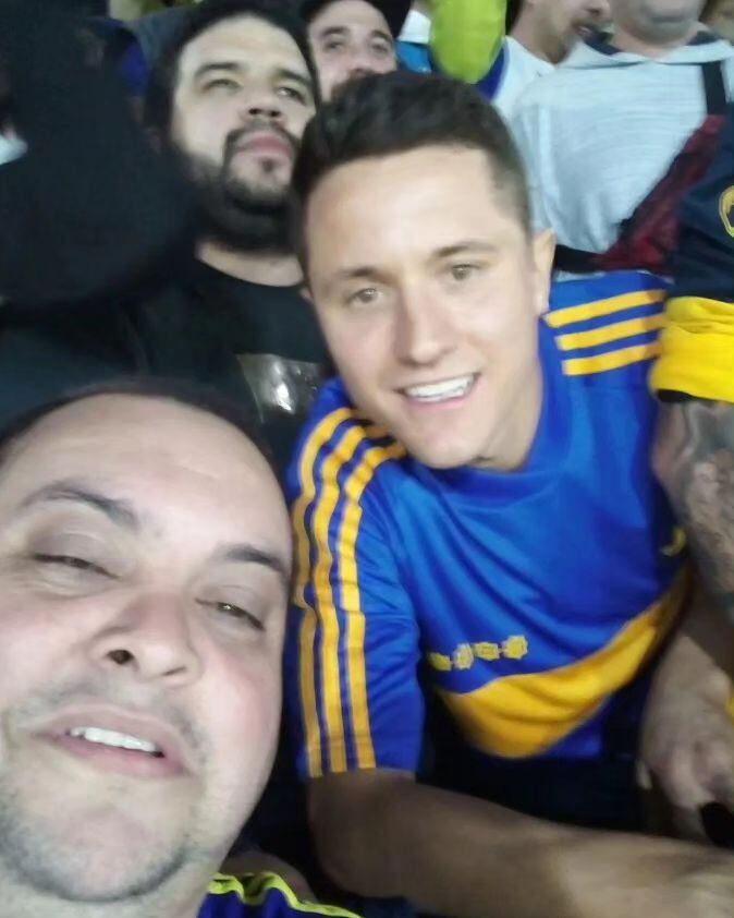 Ander Herrera con los fans de Boca