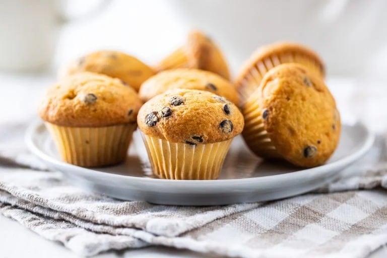 Muffins o cupcakes caseros que se hacen solo en 4 pasos y son ideales para comer de desayuno o merienda.