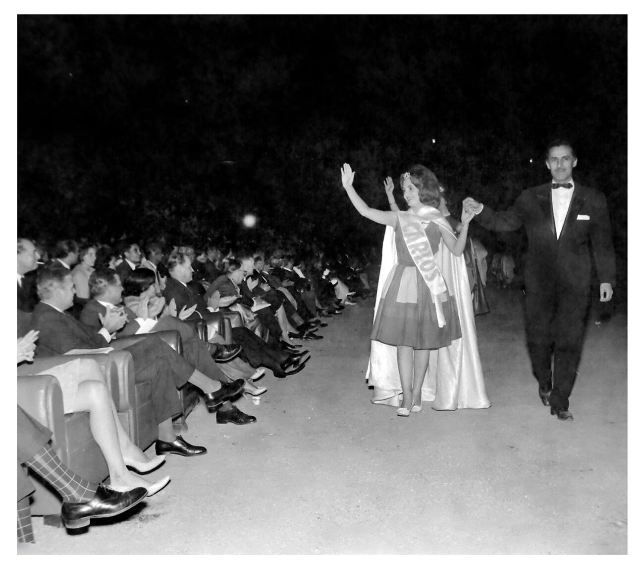 La primera candidata en entrar al Frank Romero Day fue la amada Marta Elisa Testa (que había representado a la Consulta).
Fotografía: Archivo General de la Provincia de Mendoza