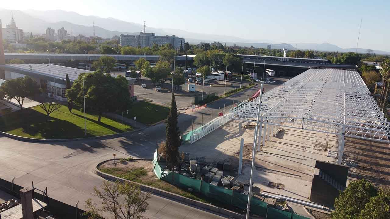 Avances en las obras del ala este de la terminal de ómnibus de Mendoza.


Foto: José Gutierrez / Los Andes 