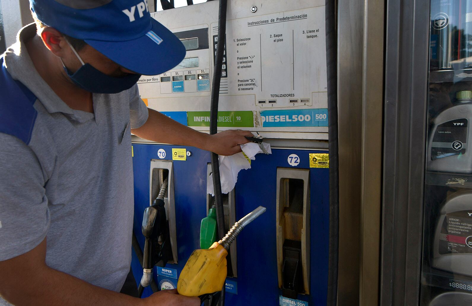 "No se registran problemas de abastecimiento en la red de estaciones bajo bandera YPF” Foto: Orlando Pelichotti
