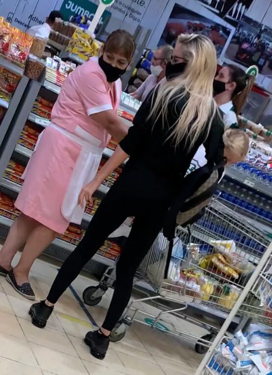 Luciana Salazar en el supermercado con su hija y la mucama, a mediados de 2021. Foto: Instagram / @salazarluli