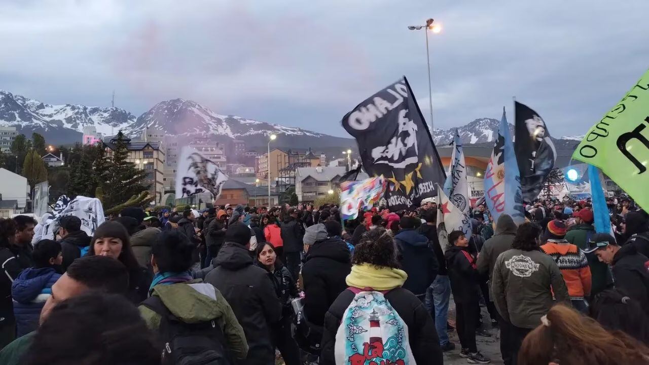 La Renga toca esta noche en Ushuaia y la ciudad está desbordada de fanáticos.