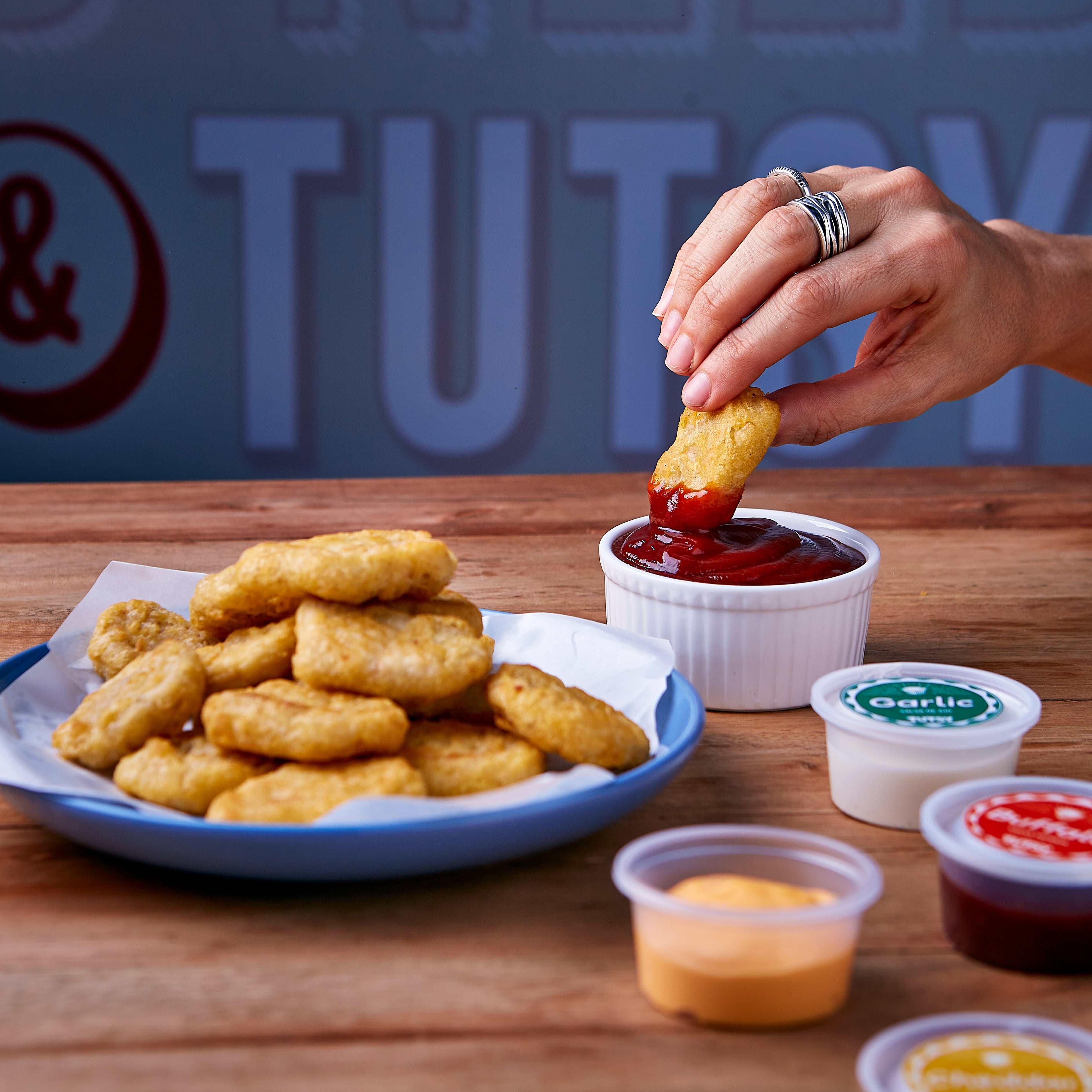 Los chicos de Tutsy tienen un montón de combos con chicken wings (alitas de pollo), nuggets y bebidas para que lo armes como más te guste. 
Foto: Marcelo Aguilar López