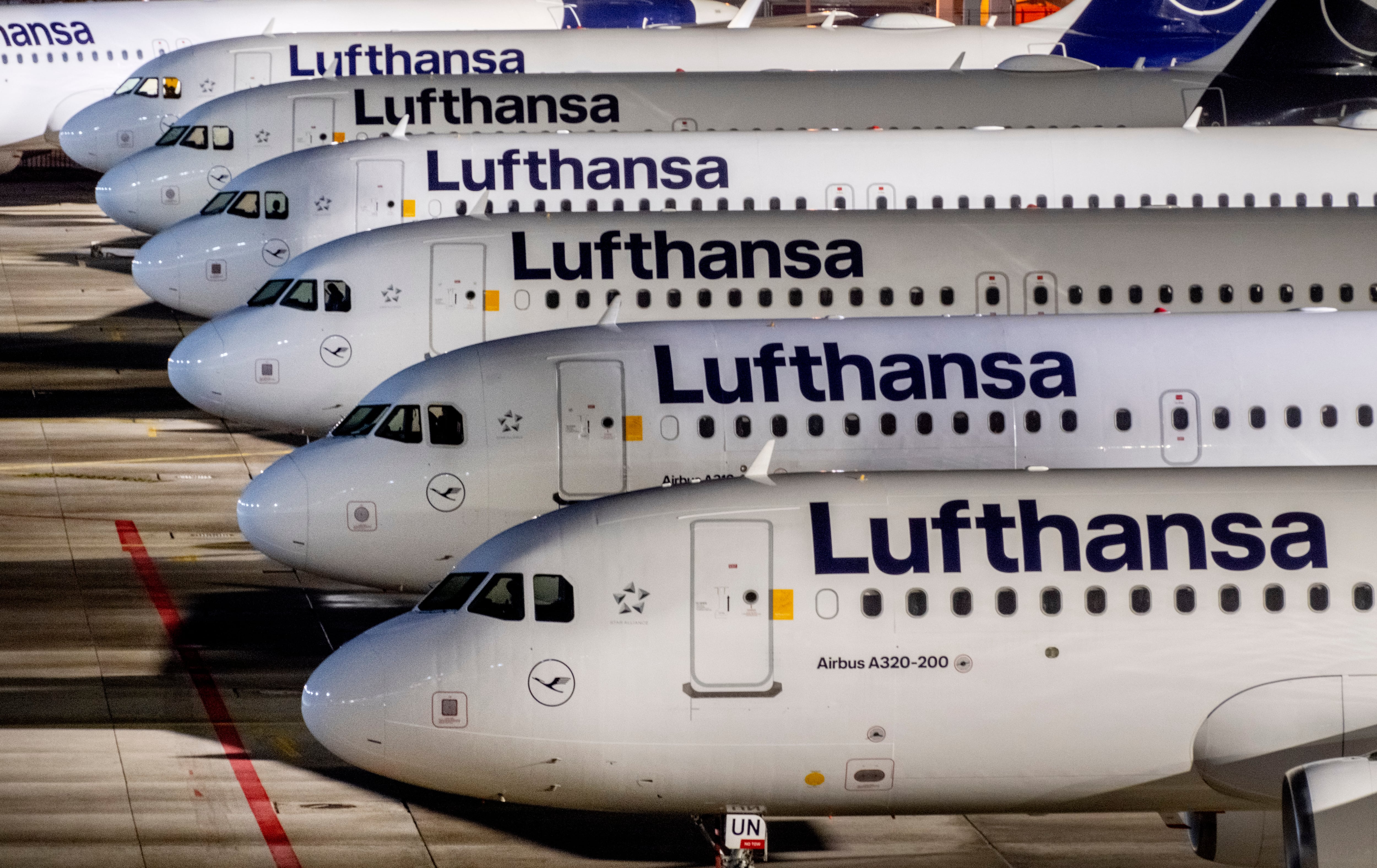 Aviones de Lufthansa en el aeropuerto de Fráncfort, Alemania (Foto archivo)