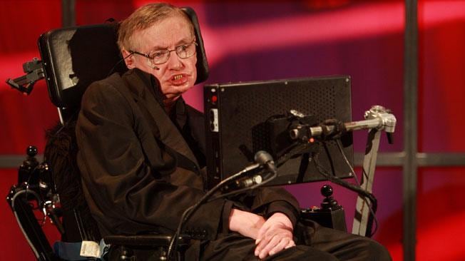 Stephen William Hawking  fue un físico teórico, astrofísico, cosmólogo y divulgador científico británico quien falleció con ELA