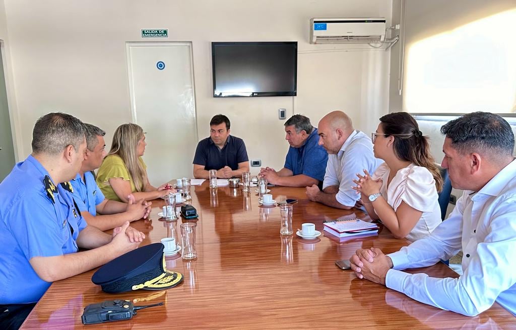 Francisco Lo Presti y Fabián Tello, reunidos con representantes del ministerio de Seguridad y Justicia. Foto: Prensa Mendoza